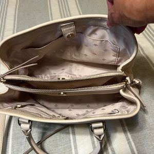 Kate spade bag. Can be used as crossbody or shoulder bag.